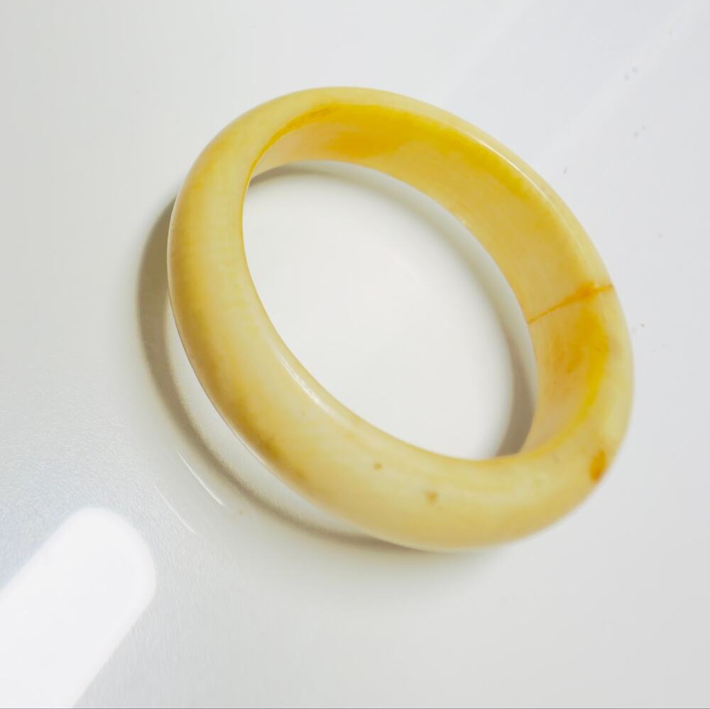 Vintage Carved Organic Material Band Ring Size 8 Wide Cream Statement Ring